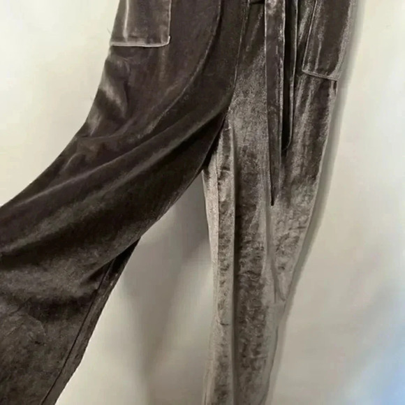 Piper & Scoot Bianca Velvet Gray Jumpsuit size Medium - Picture 6 of 11